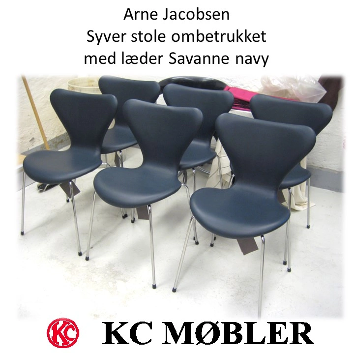Arne Jacobsen syver stole ombetrukket med navy blå Savanne læder